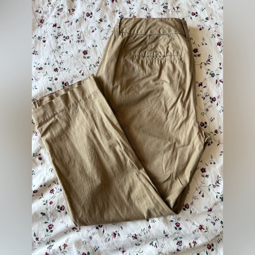 Old Navy women’s Khaki Chinos Size 0